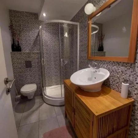 Apartment 3 *