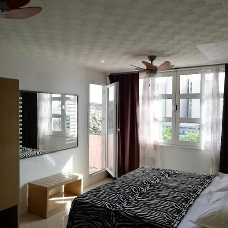 3 * Makarska