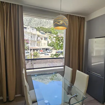 3 * Makarska