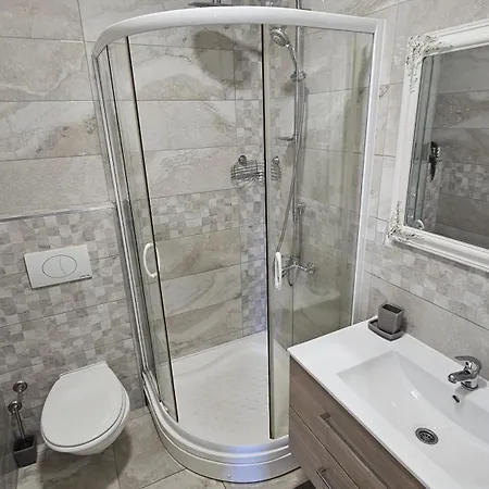 3 * Makarská