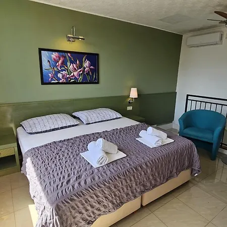 3 * Makarska